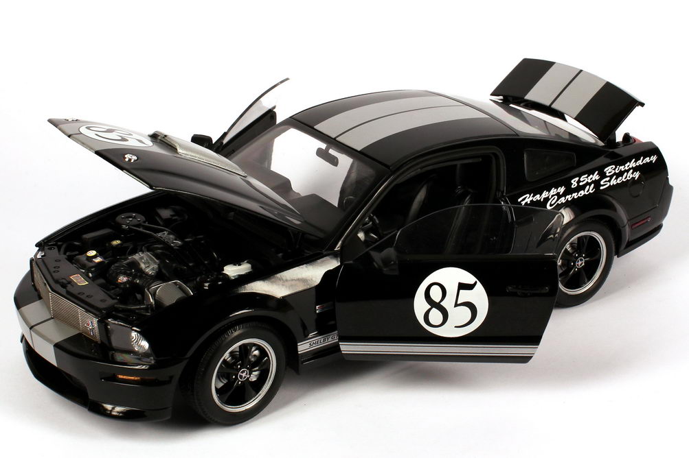 Foto 1:18 Shelby Ford Mustang GT schwarz Happy 85th Birthday Carroll Shelby Shelby Collectibles DC07GT03