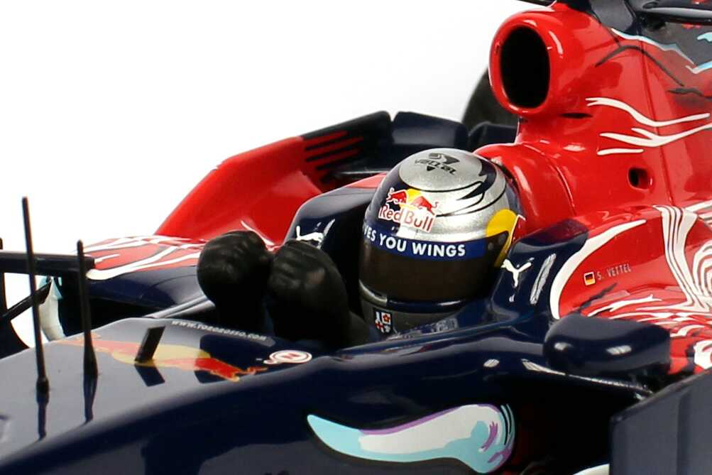 Foto 1:18 Toro Rosso STR3 Formel 1 2008 Red Bull Nr.15, Sebastian Vettel (Sieger Monza, GP Italien) Minichamps 150080015