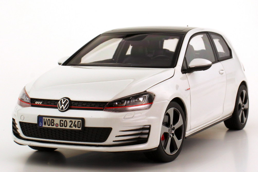Foto 1:18 VW Golf VII GTI 2013 2türig oryx-weiß-perleffekt Werbemodell Norev 5G3099302UJV