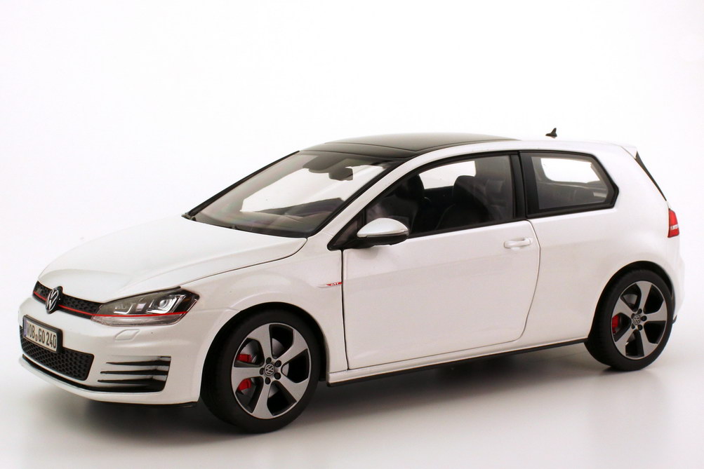 Foto 1:18 VW Golf VII GTI 2013 2türig oryx-weiß-perleffekt Werbemodell Norev 5G3099302UJV