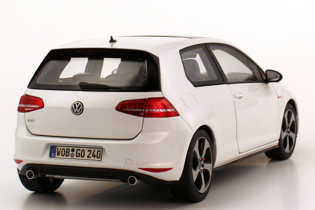 Foto 1:18 VW Golf VII GTI 2013 2türig oryx-weiß-perleffekt Werbemodell Norev 5G3099302UJV