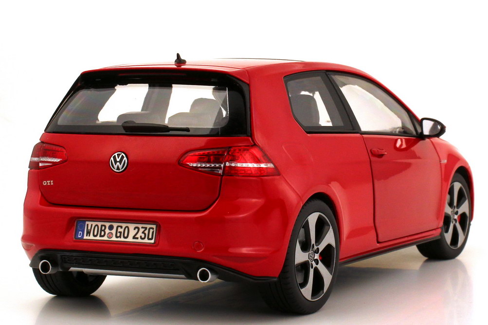 Foto 1:18 VW Golf VII GTI 2013 2türig tornado-rot Werbemodell Norev 5G3099302BFC