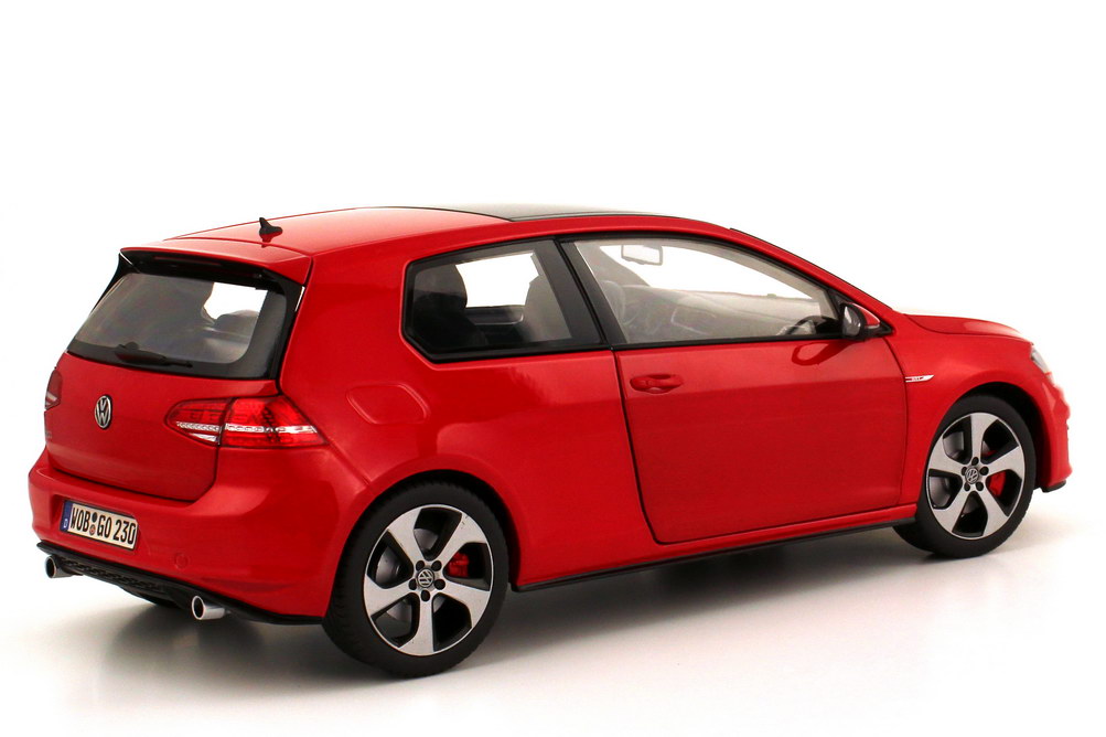 Foto 1:18 VW Golf VII GTI 2013 2türig tornado-rot Werbemodell Norev 5G3099302BFC