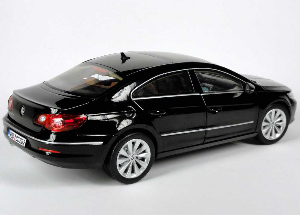 Foto 1:18 VW Passat CC Coupé 2008 deepblack-perleffekt, schwarze Verpackung Werbemodell Norev 3C8099302041