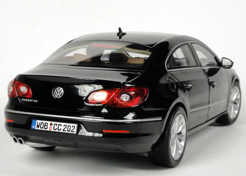 Foto 1:18 VW Passat CC Coupé 2008 deepblack-perleffekt, schwarze Verpackung Werbemodell Norev 3C8099302041