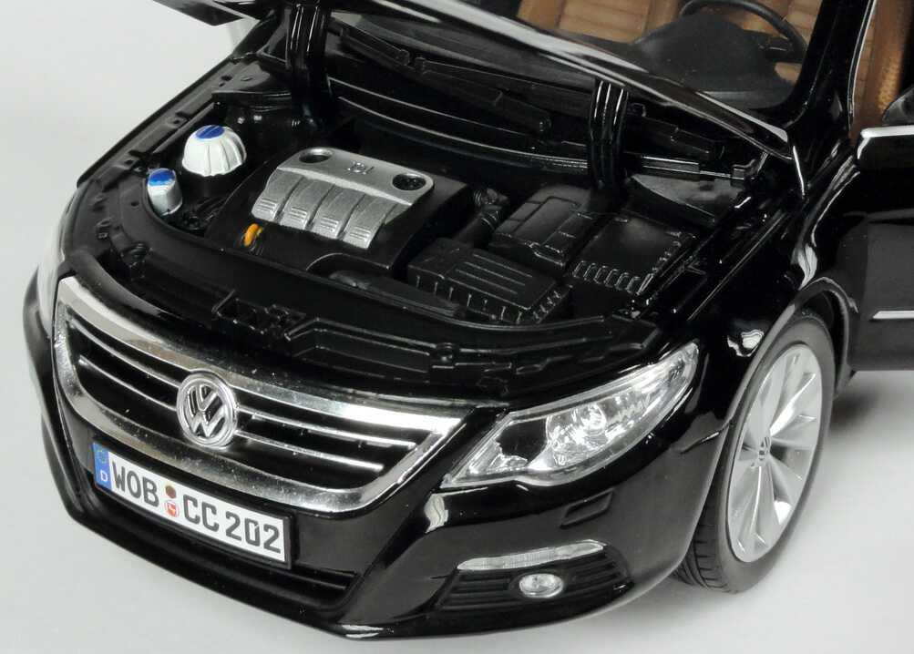 Foto 1:18 VW Passat CC Coupé 2008 deepblack-perleffekt, schwarze Verpackung Werbemodell Norev 3C8099302041