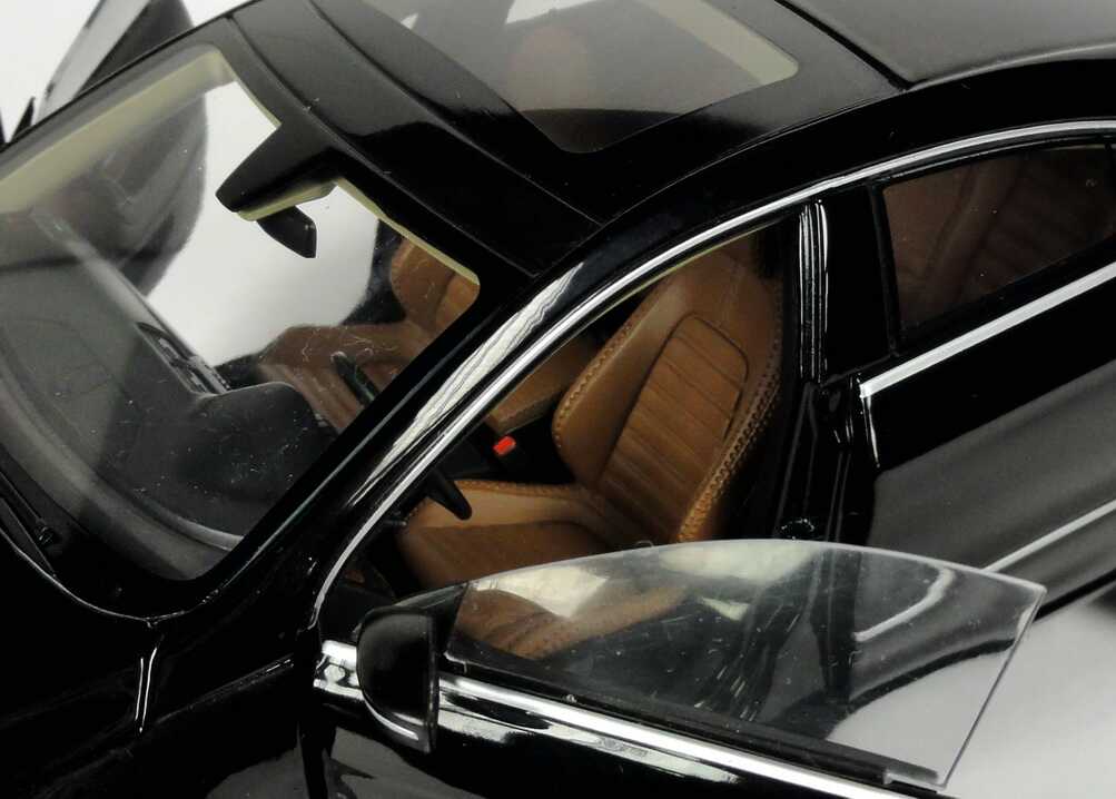 Foto 1:18 VW Passat CC Coupé 2008 deepblack-perleffekt, schwarze Verpackung Werbemodell Norev 3C8099302041