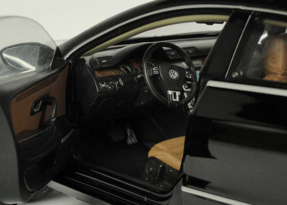 Foto 1:18 VW Passat CC Coupé 2008 deepblack-perleffekt, schwarze Verpackung Werbemodell Norev 3C8099302041