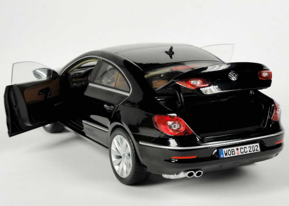 Foto 1:18 VW Passat CC Coupé 2008 deepblack-perleffekt, schwarze Verpackung Werbemodell Norev 3C8099302041