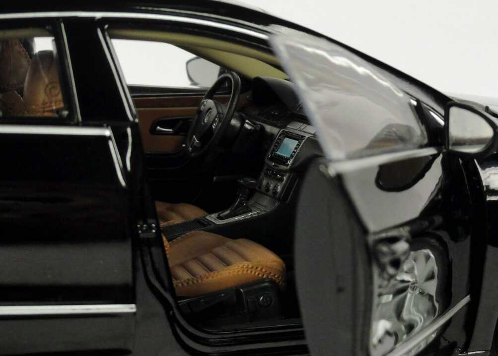 Foto 1:18 VW Passat CC Coupé 2008 deepblack-perleffekt, schwarze Verpackung Werbemodell Norev 3C8099302041