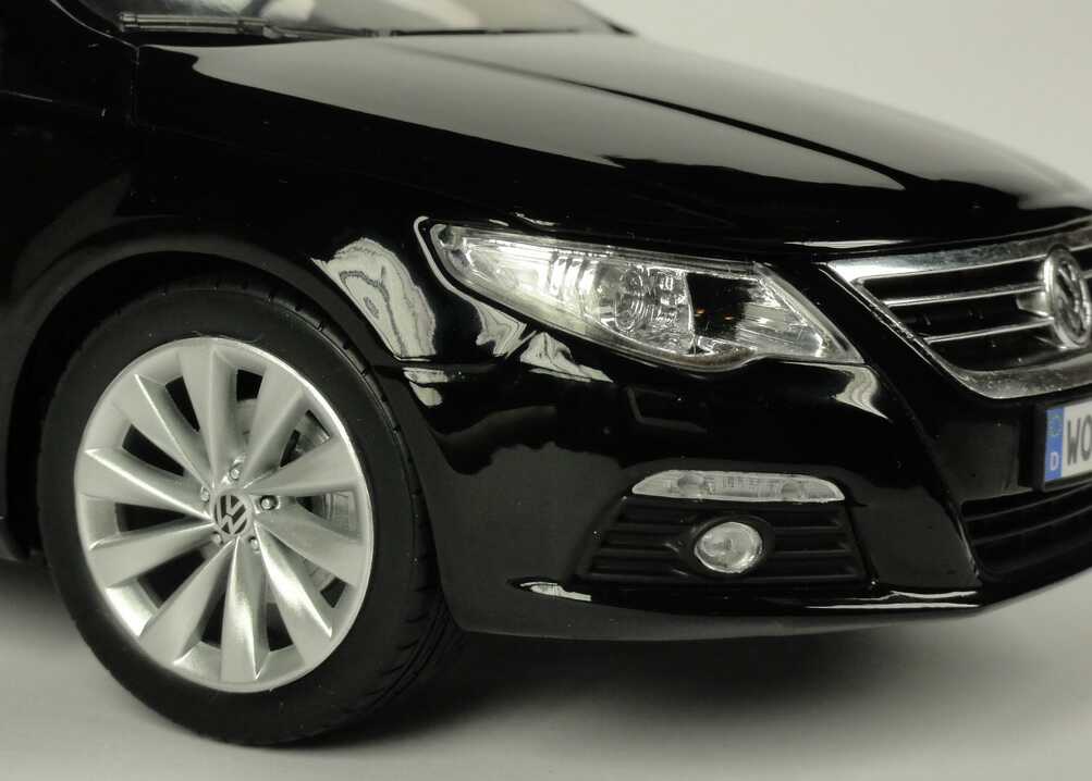 Foto 1:18 VW Passat CC Coupé 2008 deepblack-perleffekt, schwarze Verpackung Werbemodell Norev 3C8099302041