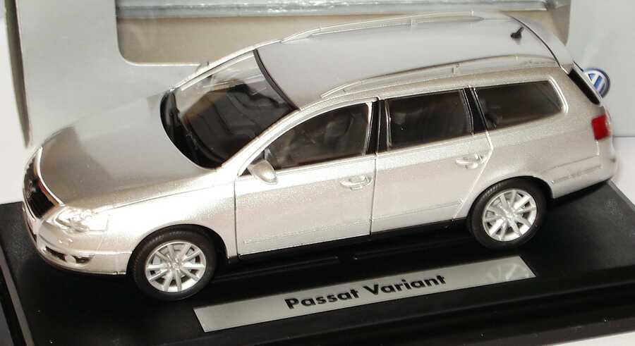 Foto 1:24 VW Passat Variant 2005 reflexsilber-met. Werbemodell Gartex 3C9099303A7W