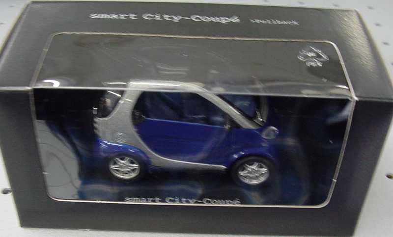 Foto 1:33 Pullback MCC Smart City-Coupé true-bluemet./silber-met. Werbemodell Maisto C0006102V001000000