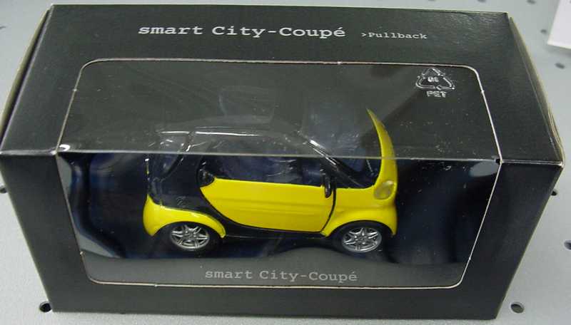 Foto 1:33 Pullback MCC Smart City-Coupé yellow/schwarz Werbemodell Maisto C0006102V001000000