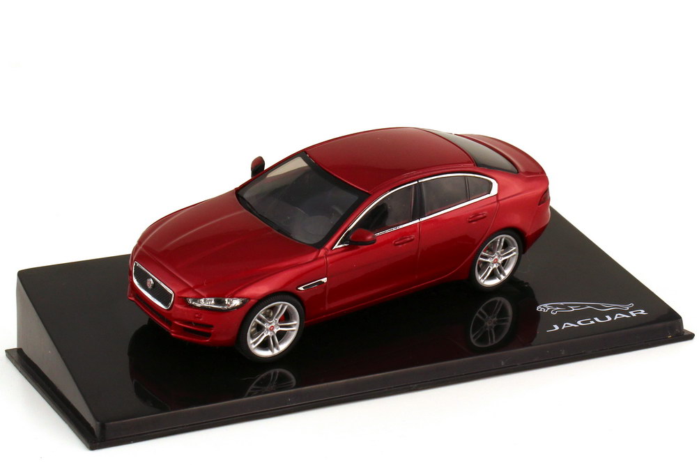 Foto 1:43 Jaguar XE X760 italien-racing-red - Werbemodell - Premium X 50JDCAX760