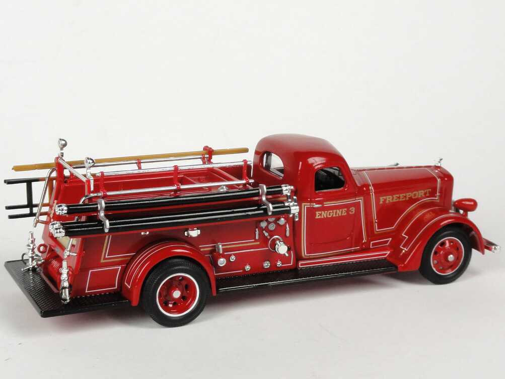 Foto 1:43 American LaFrance B-550RC Fire Engine (1939) Freeport, Engine 3 Yat Ming 43007