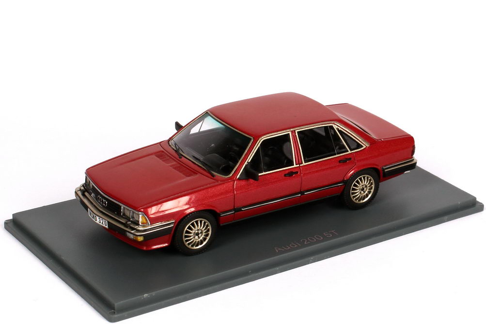 Foto 1:43 Audi 200 5T (Typ 43) rot-met. NEO Scale Models 44320