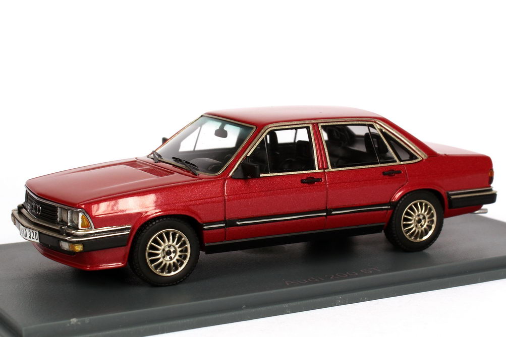 Foto 1:43 Audi 200 5T (Typ 43) rot-met. NEO Scale Models 44320