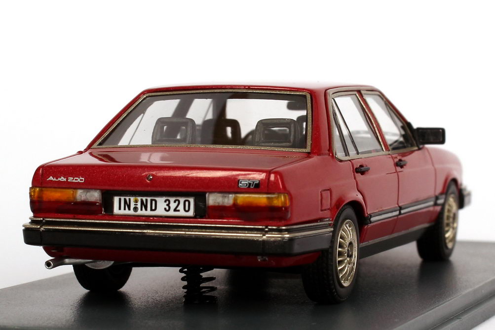 Foto 1:43 Audi 200 5T (Typ 43) rot-met. NEO Scale Models 44320