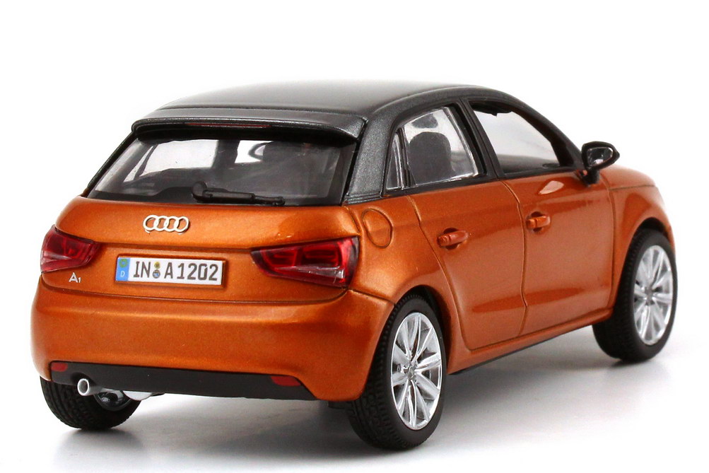 Foto 1:43 Audi A1 Sportback samoa-orange-met. / daytona-grau-met. Werbemodell Kyosho 5011201023