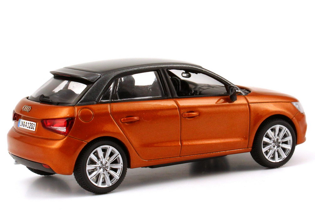 Foto 1:43 Audi A1 Sportback samoa-orange-met. / daytona-grau-met. Werbemodell Kyosho 5011201023