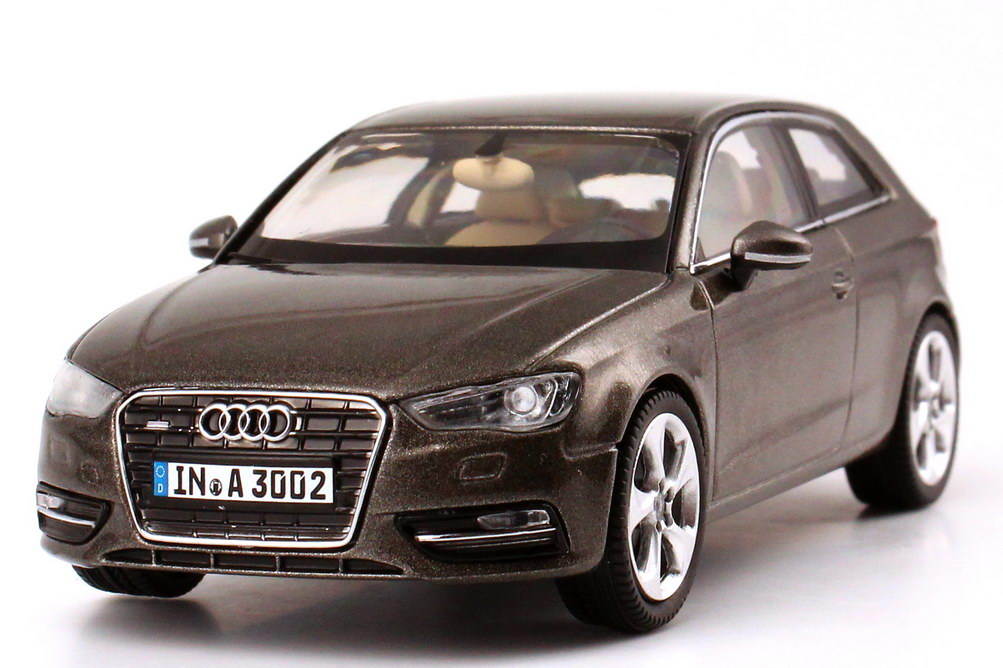 Foto 1:43 Audi A3 (8V) 2012 dakotagrau-met. Werbemodell Schuco 5011203023