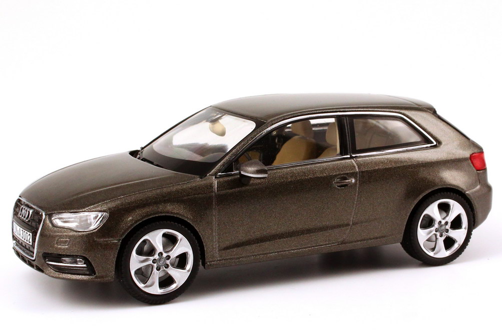 Foto 1:43 Audi A3 (8V) 2012 dakotagrau-met. Werbemodell Schuco 5011203023
