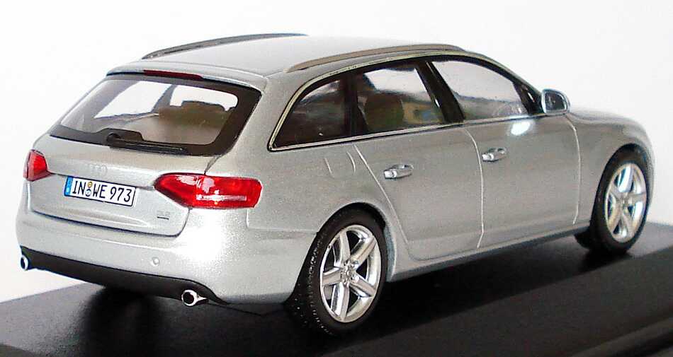 Foto 1:43 Audi A4 Avant (B8) eissilber-met. SOP Audi A4 Avant Jan. 2008 Fertigung Ingolstadt Werbemodell Minichamps 5010804223