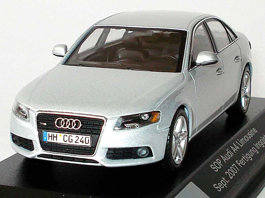 Foto 1:43 Audi A4 (B8) eissilber-met. SOP Audi A4 Limousine Sept. 2007 Fertigung Ingolstadt Werbemodell Minichamps 5010704113