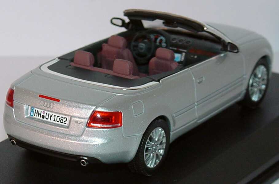 Foto 1:43 Audi A4 Cabrio (B6) Facelift 2005 lichtsilber-met. Werbemodell Norev 5010504313