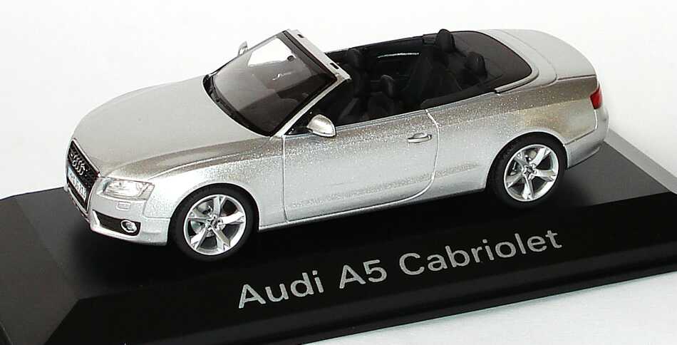 Foto 1:43 Audi A5 Cabriolet 3.0 TDI quattro eissilber-met. Werbemodell Schuco 5010805323