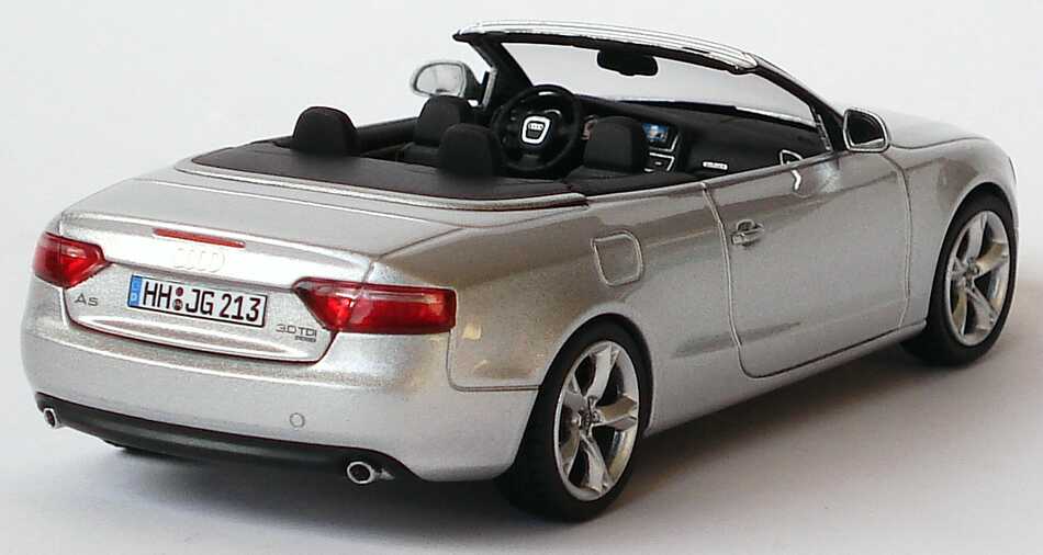 Foto 1:43 Audi A5 Cabriolet 3.0 TDI quattro eissilber-met. Werbemodell Schuco 5010805323