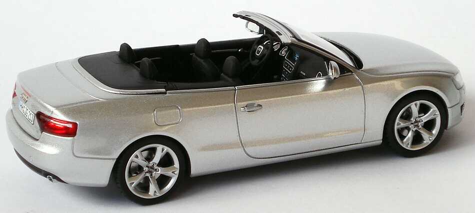 Foto 1:43 Audi A5 Cabriolet 3.0 TDI quattro eissilber-met. Werbemodell Schuco 5010805323