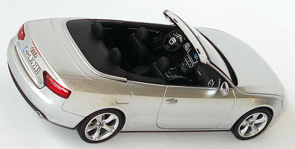 Foto 1:43 Audi A5 Cabriolet 3.0 TDI quattro eissilber-met. Werbemodell Schuco 5010805323