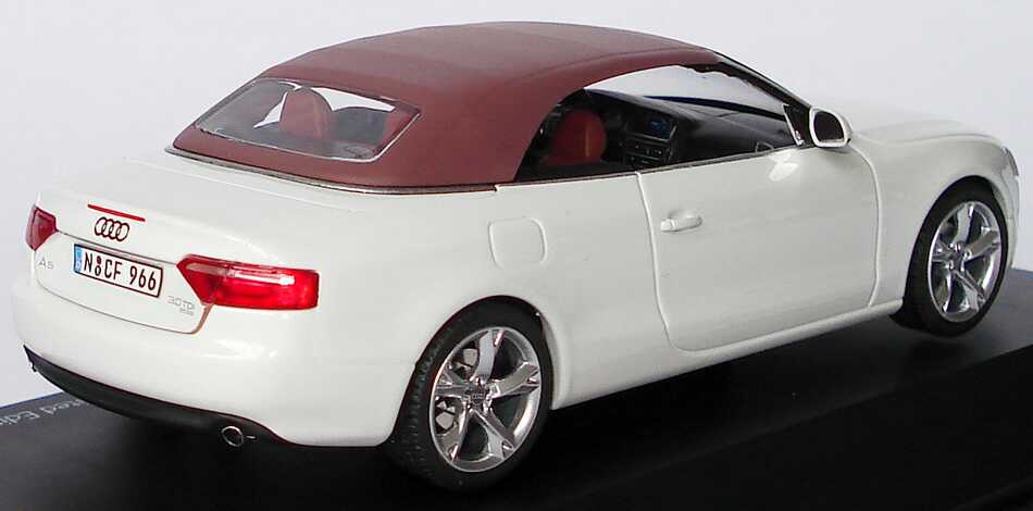 Foto 1:43 Audi A5 Cabriolet 3.0 TDI quattro ibisweiß, geschlossenes Verdeck Schuco 07281