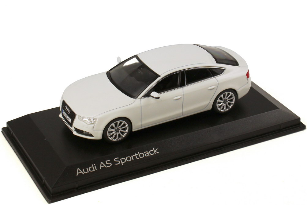 Foto 1:43 Audi A5 Sportback (2011) ibis-weiß Werbemodell Norev 5011105013