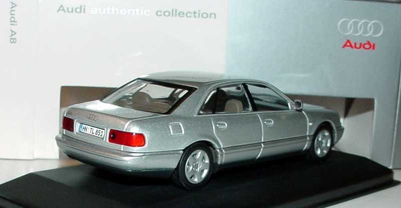 Foto 1:43 Audi A8 (D2 Facelift 2001) silber-met. Werbemodell Minichamps 20000000615001