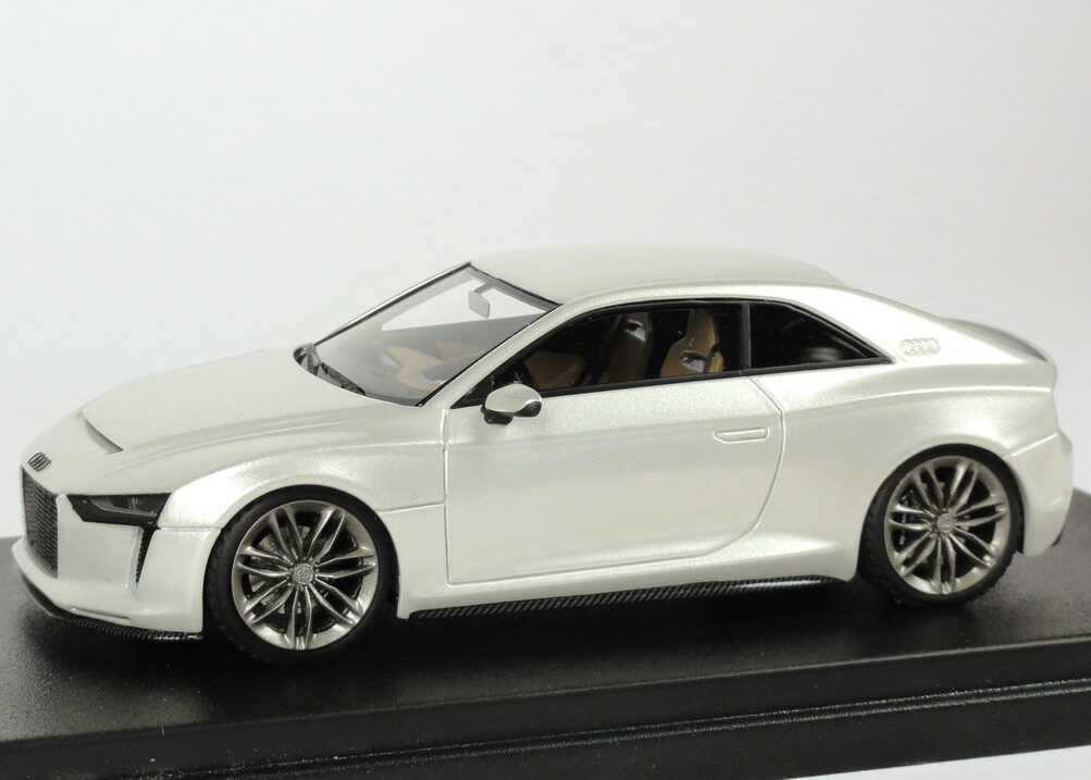 Foto 1:43 Audi Quattro Concept Car (Paris Motorshow 2010) perlweiß-met. (1 of 99) Looksmart LSAUDI
