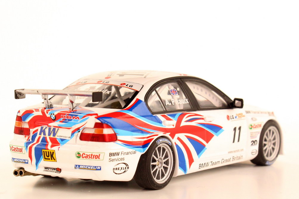 Foto 1:43 BMW 320i E46 ETCC 2004 BMW Team UK Nr.11 Andy Priaulx - Champion - Minichamps 400 042411