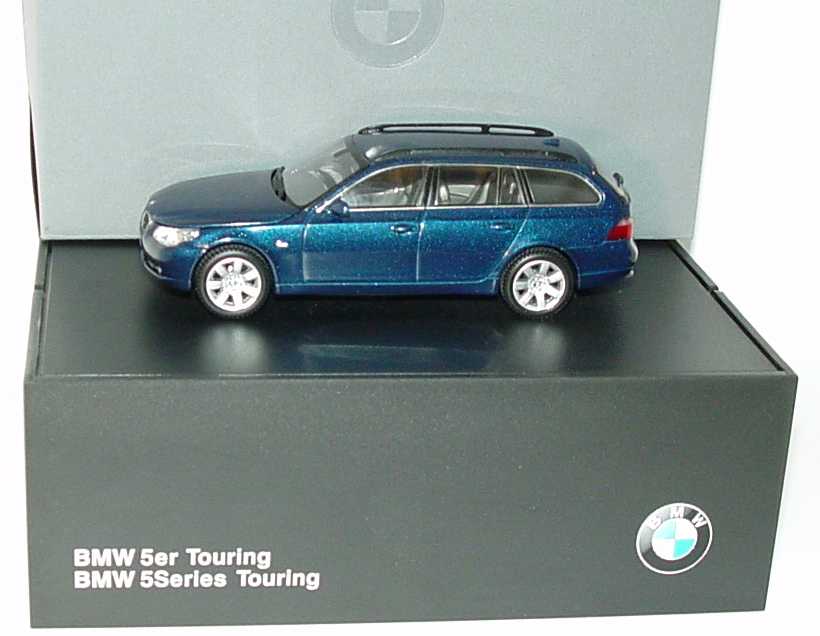 B-M-W 5er E60 Limousine Weiss 2003-2010 mit Sockel und Vitrine 1/43  Modellcarsonline Modell Auto mit individiuellem Wunschkennzeichen:  : Spielzeug