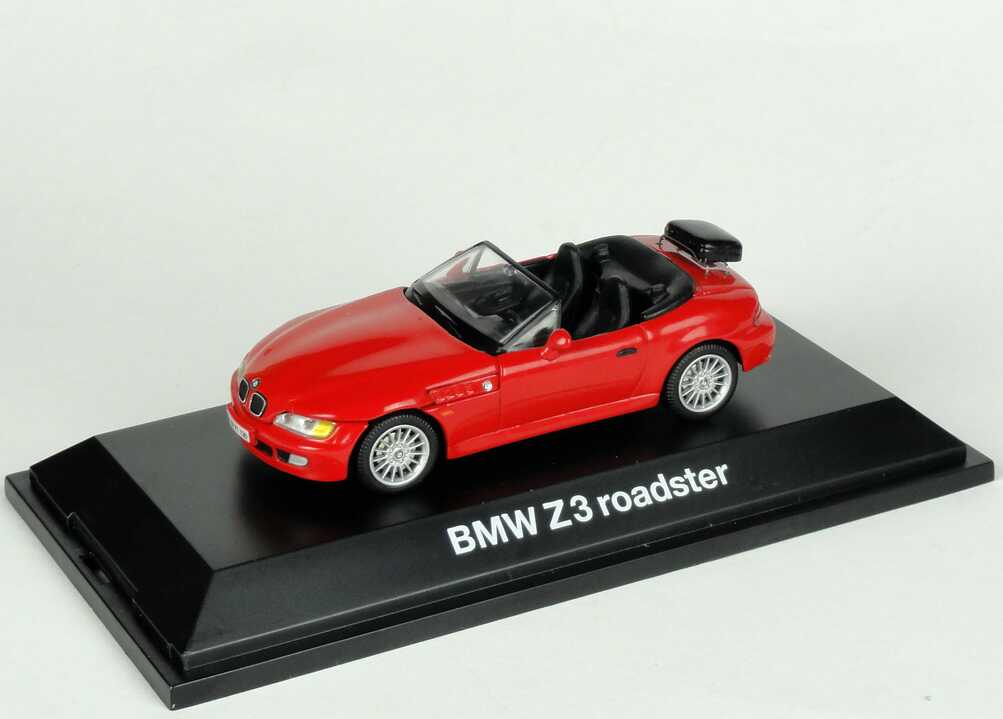 Foto 1:43 BMW Z3 roadster rot mit Träger auf Kofferraumdeckel Werbemodell Schuco 80429422112