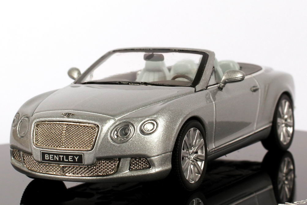Foto 1:43 Bentley Continental GTC II silber-met. The New Continental GTC 1 of 50, IAA 2011 Bentley Classic Mode BL927
