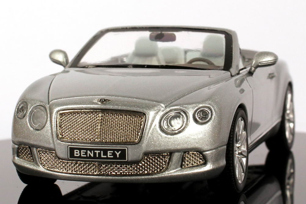 Foto 1:43 Bentley Continental GTC II silber-met. The New Continental GTC 1 of 50, IAA 2011 Bentley Classic Mode BL927
