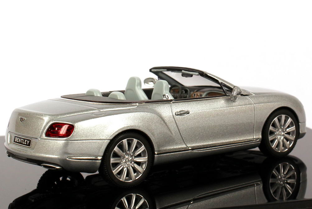 Foto 1:43 Bentley Continental GTC II silber-met. The New Continental GTC 1 of 50, IAA 2011 Bentley Classic Mode BL927