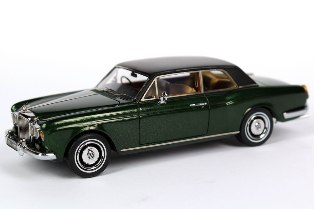 Foto 1:43 Bentley Corniche Coupé british-racing-green-met. NEO Scale Models 44145