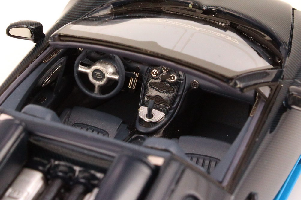 Foto 1:43 Bugatti Veyron 16.4 Grand Sport Vitesse carbon-blau/hellblau Looksmart LS396B