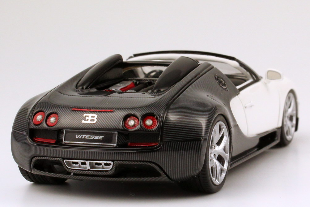 Foto 1:43 Bugatti Veyron 16.4 Grand Sport Vitesse carbon-schwarz/weiß Looksmart LS396C