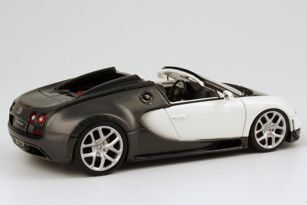 Foto 1:43 Bugatti Veyron 16.4 Grand Sport Vitesse carbon-schwarz/weiß Looksmart LS396C