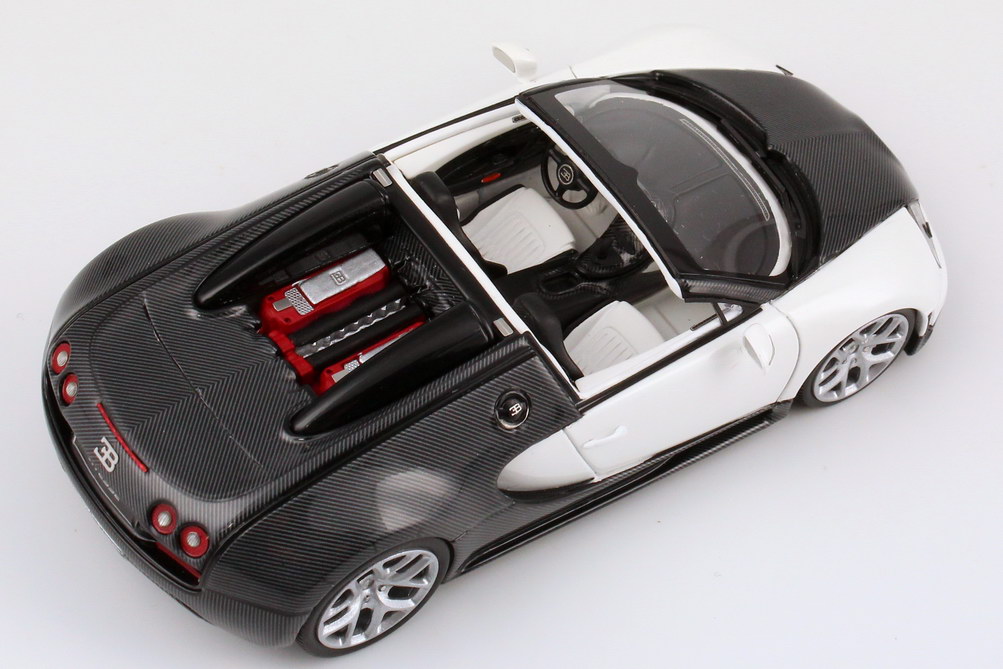 Foto 1:43 Bugatti Veyron 16.4 Grand Sport Vitesse carbon-schwarz/weiß Looksmart LS396C