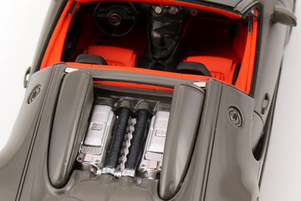 Foto 1:43 Bugatti Veyron 16.4 Grand Sport Vitesse jet-grau/jet-grau-matt Looksmart LS396A